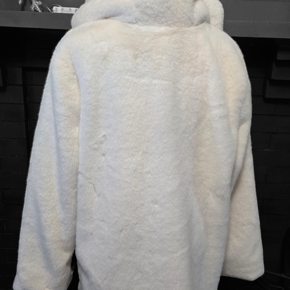 Jacket with Fuzzy Texture - Picture 2 of 6